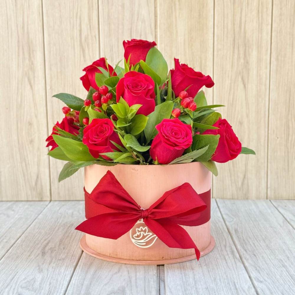 AMOR con rosas rojas