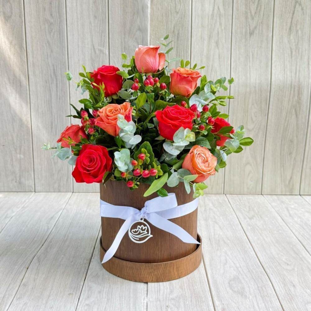 BASE REDONDA CON ROSAS TONOS FUERTES