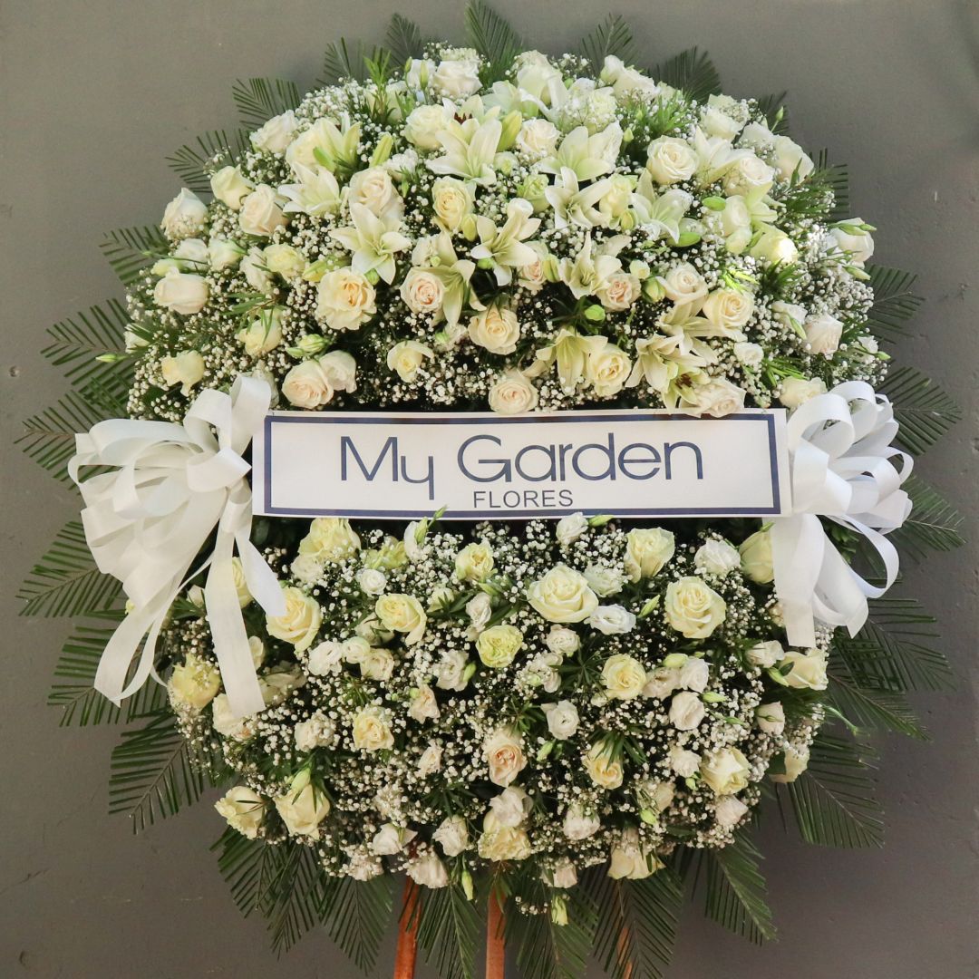Corona Tradicional con Flores Blancas