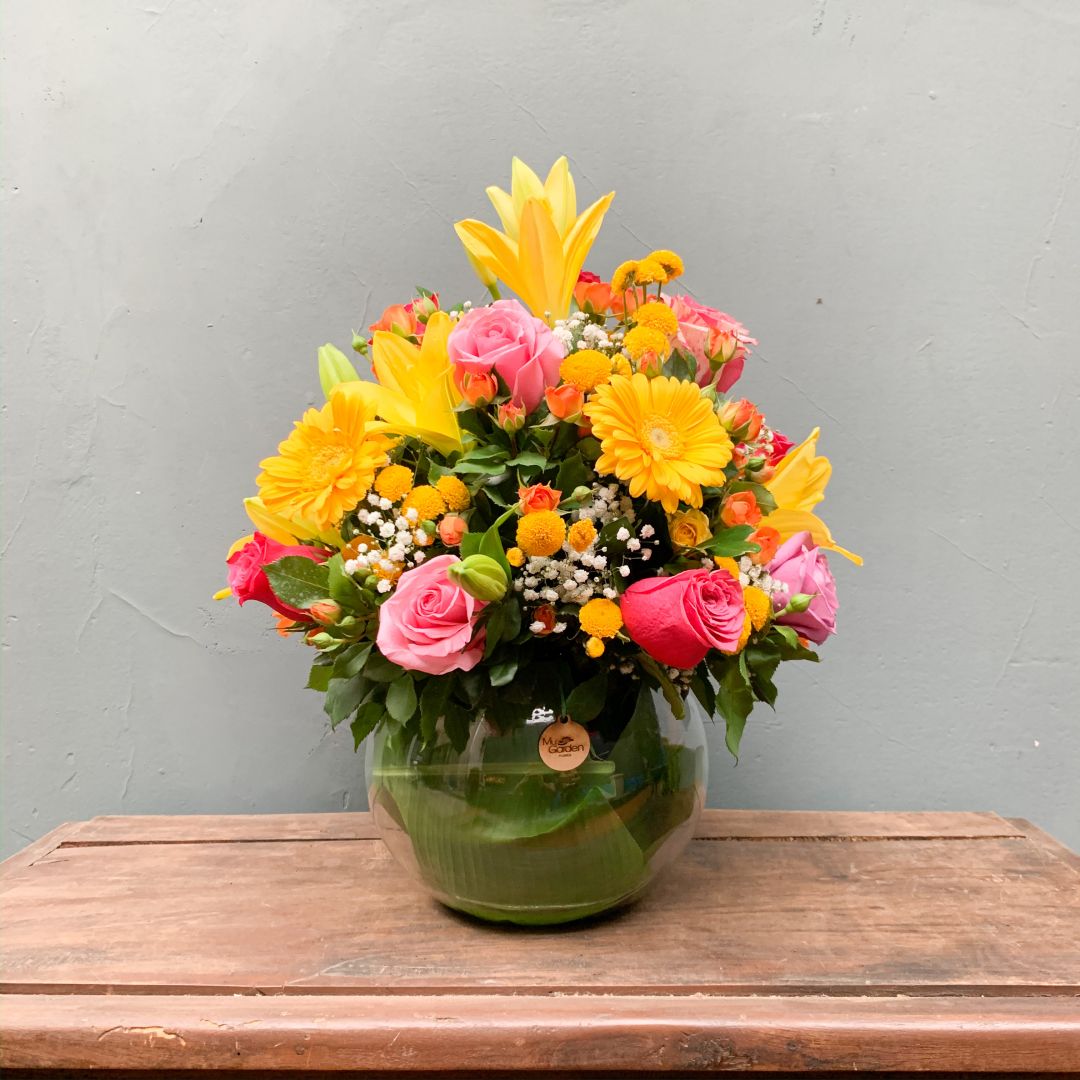 PECERA CON FLORES COLORIDAS