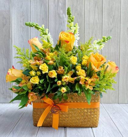 CANASTO GR CON FLORES TONOS NARANJAS